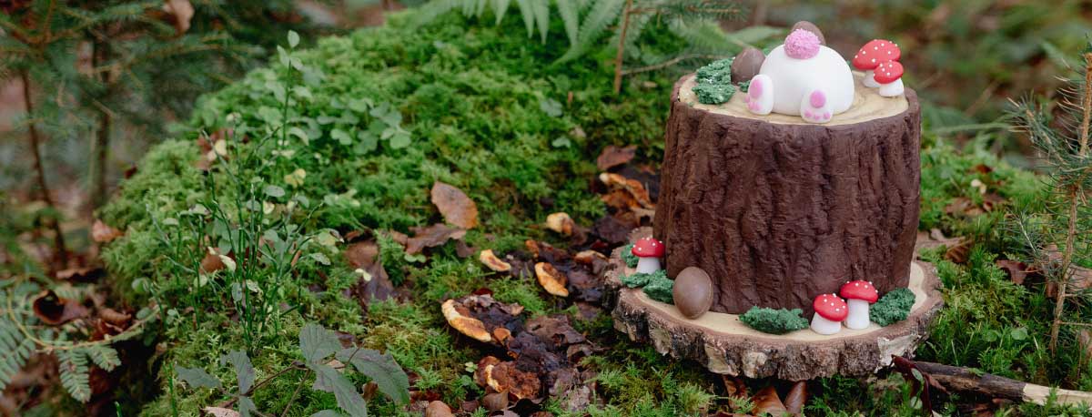 3D Ostertorte in Baumstumpfoptik mit Hasenpopo