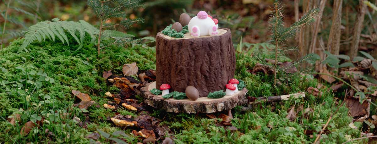 3D Ostertorte in Baumstumpfoptik mit Hasenpopo